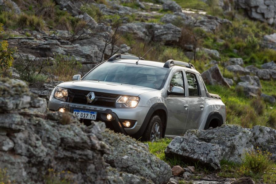  Renault Duster Oroch Dynamique 2.0 4x4 2018 года  (фото 37 из 40)